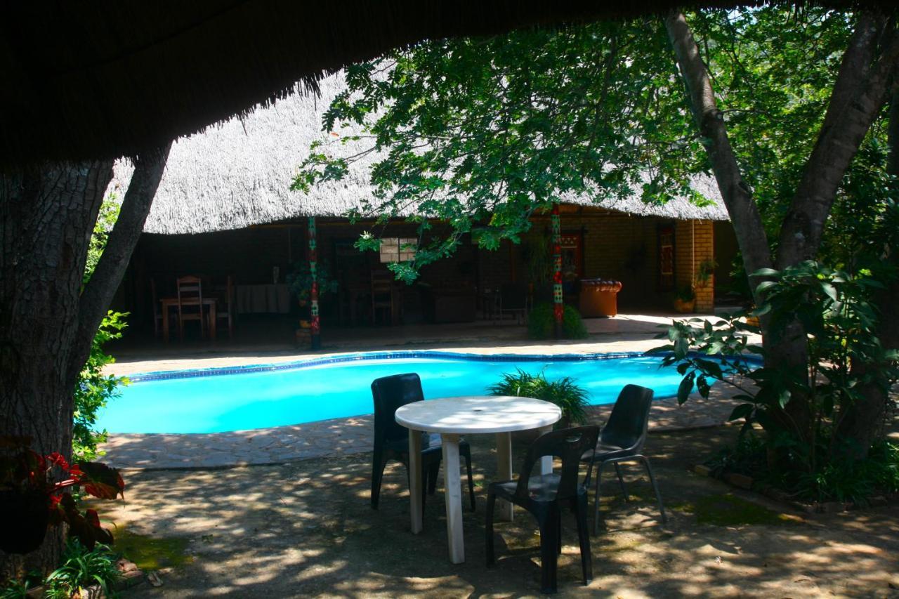 Mawuya Lodge Victoria Falls Extérieur photo