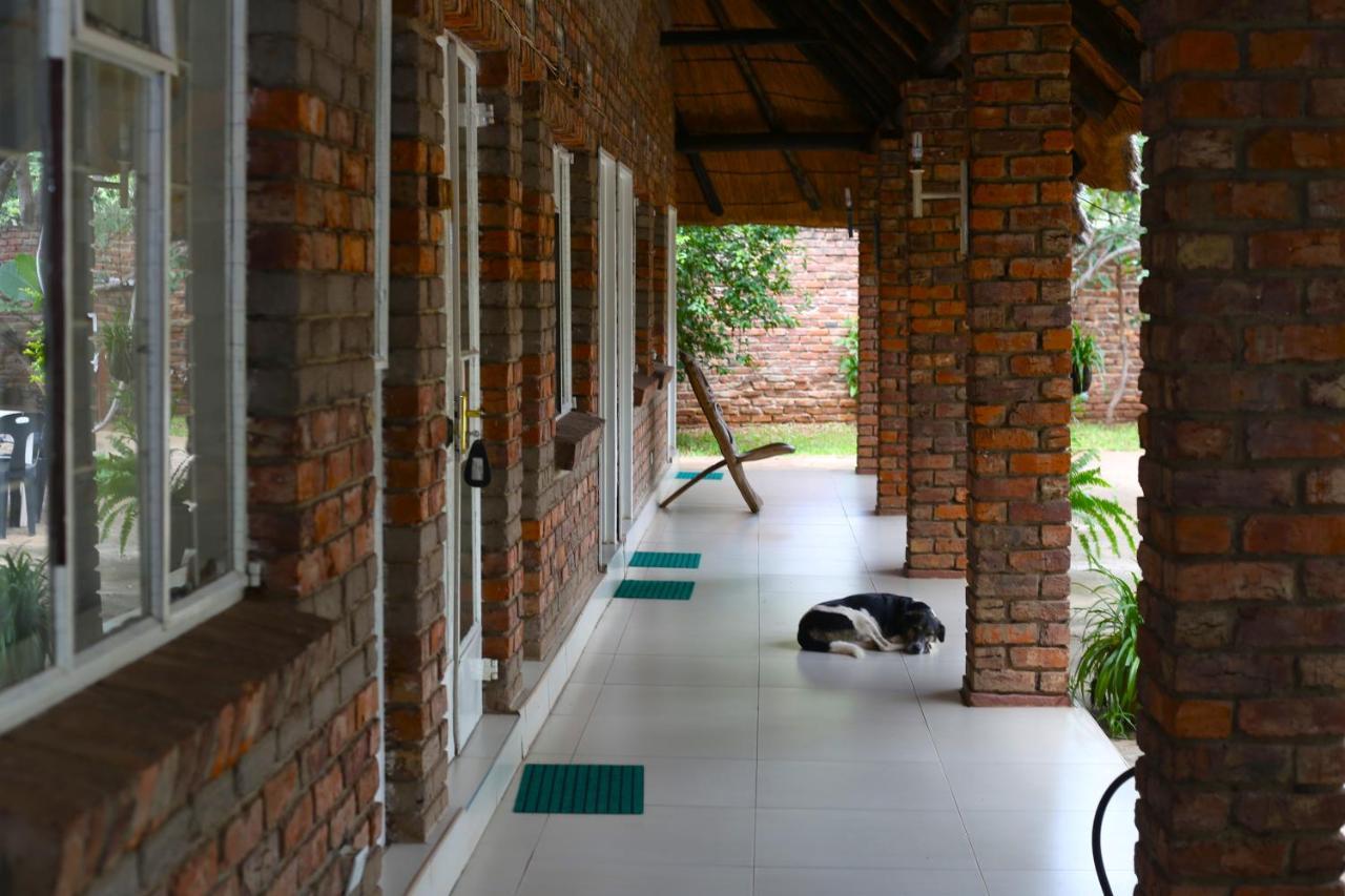 Mawuya Lodge Victoria Falls Extérieur photo