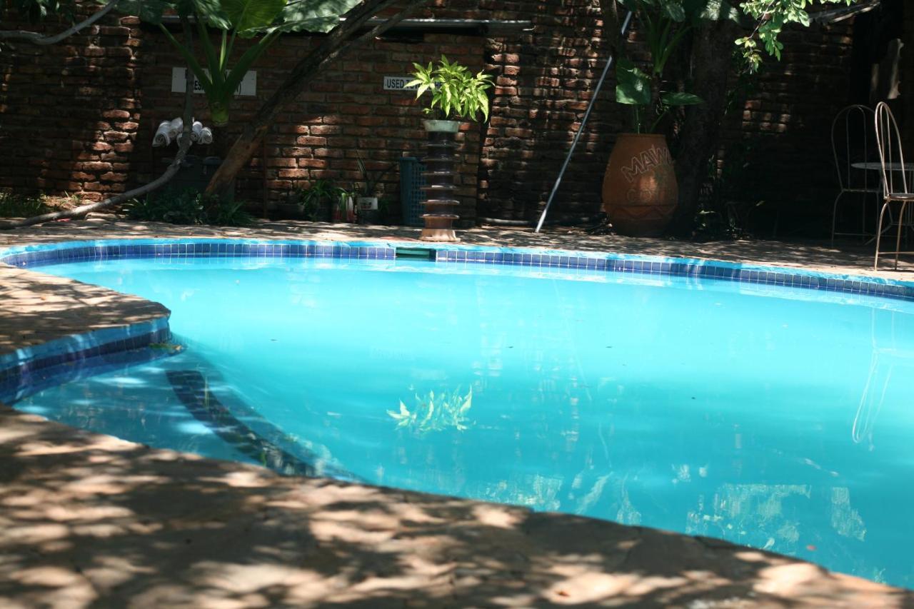 Mawuya Lodge Victoria Falls Extérieur photo