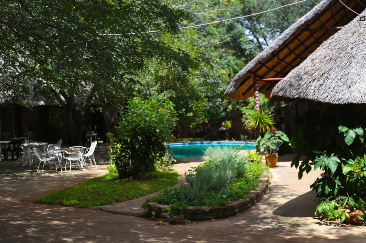Mawuya Lodge Victoria Falls Extérieur photo