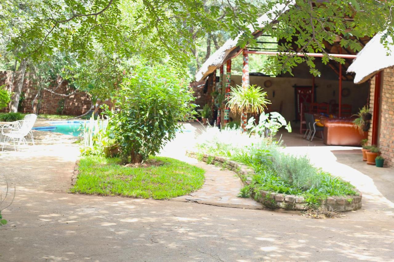 Mawuya Lodge Victoria Falls Extérieur photo