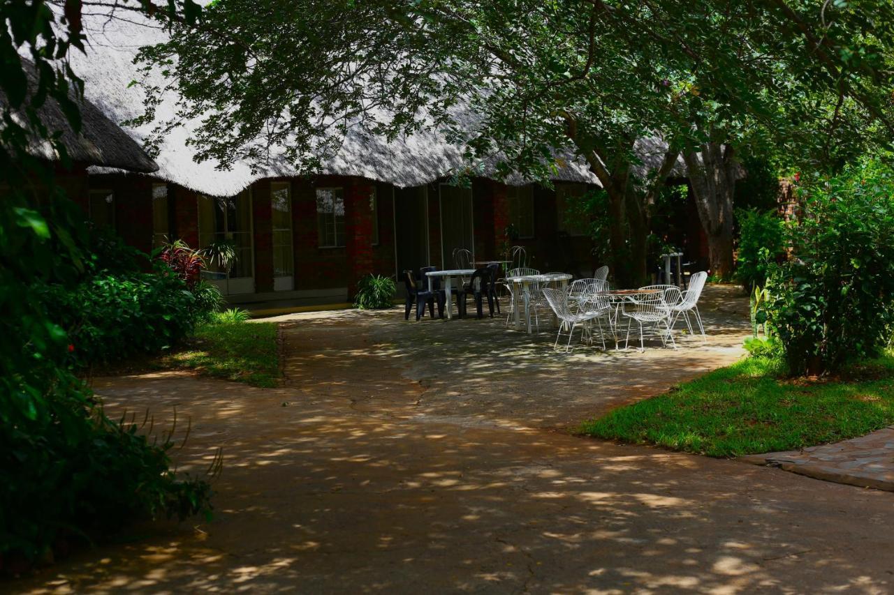 Mawuya Lodge Victoria Falls Extérieur photo