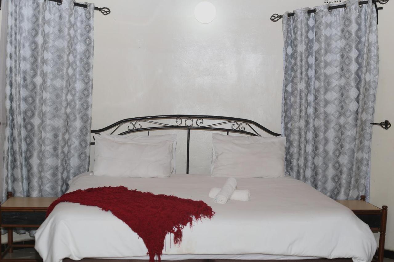 Mawuya Lodge Victoria Falls Extérieur photo