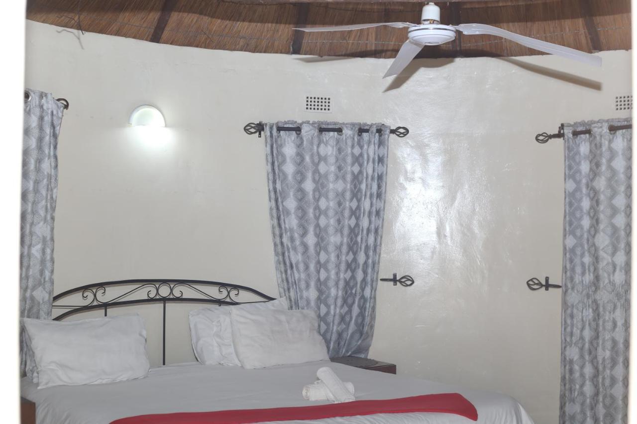 Mawuya Lodge Victoria Falls Extérieur photo