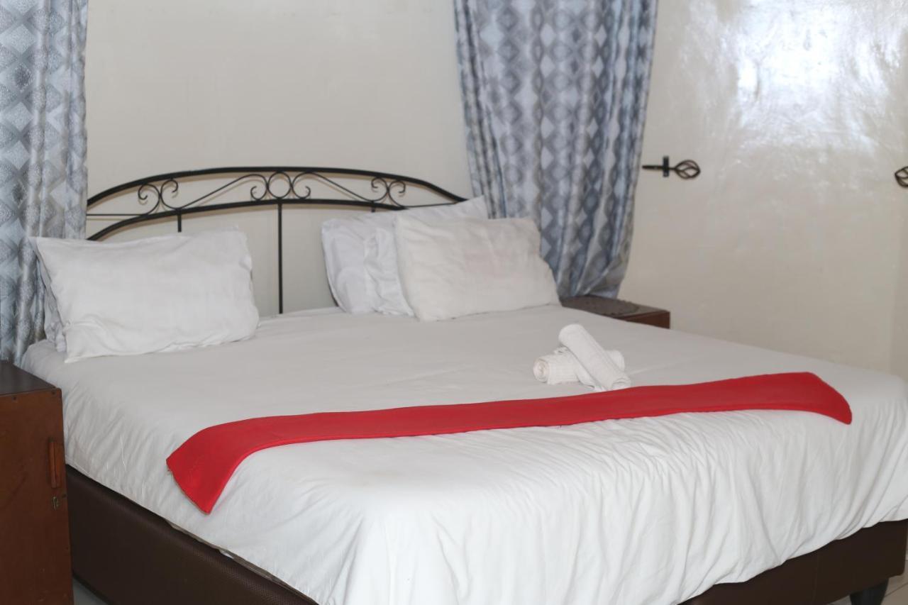 Mawuya Lodge Victoria Falls Extérieur photo