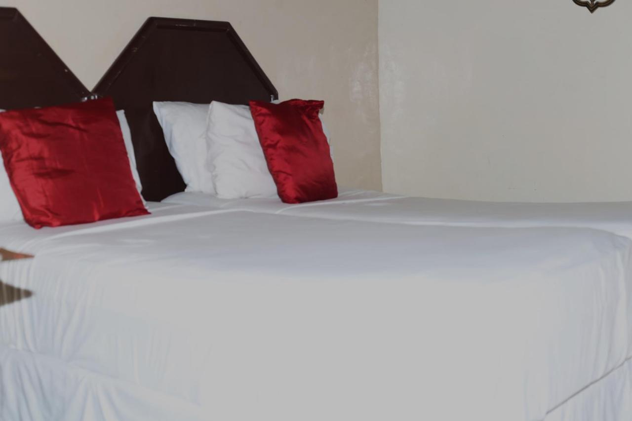 Mawuya Lodge Victoria Falls Extérieur photo